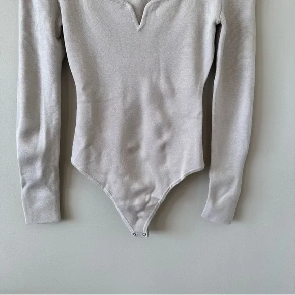 Ambercombie & Fitch- Cream Knit Sweetheart Neckline Long Sleeve Bodysuit - Picture 5 of 9